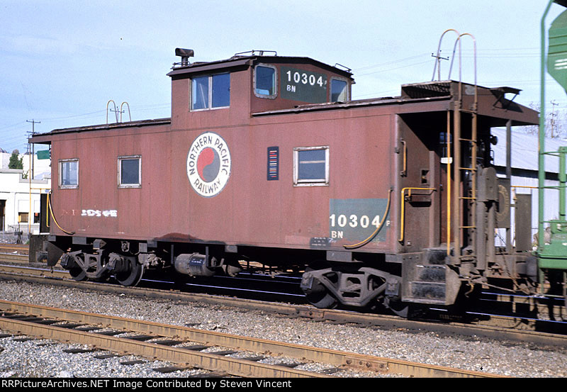 Ex Northern Pacific caboose BN #10304